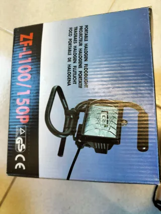 Foco Halógeno Portátil ZF-L100/150P
