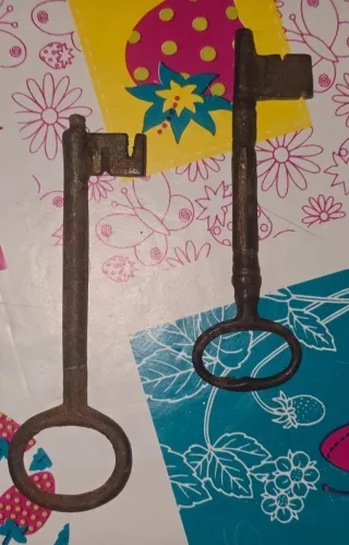 Coppia chiavi antiche in ferro battuto