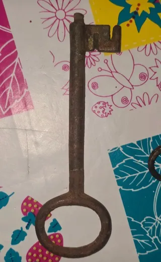 Coppia chiavi antiche in ferro battuto