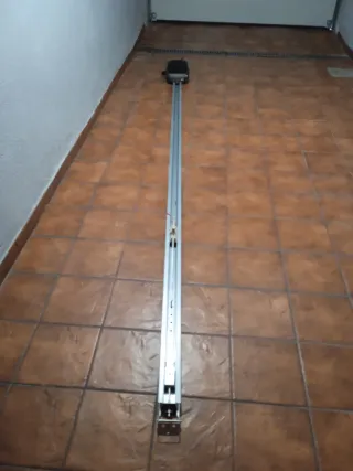 Motor Puerta Garaje , con dos mandos y manual uso.