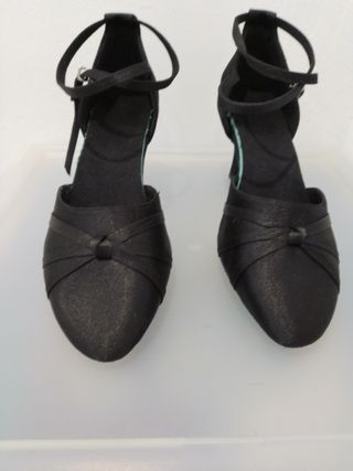 Zapatos de baile negros con tiras