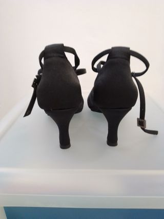 Zapatos de baile negros con tiras