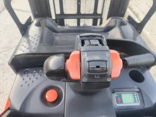 Apilador Linde con elevación inicial