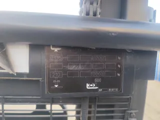 Apilador Linde con elevación inicial