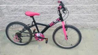 Bicicleta infantil BTWIN rosa y negra