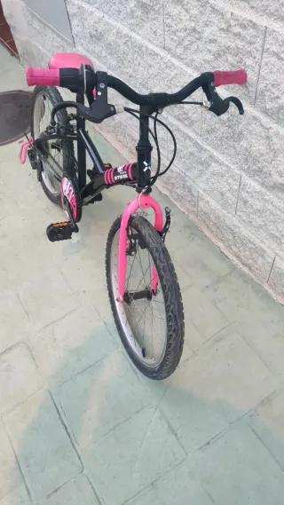 Bicicleta infantil BTWIN rosa y negra