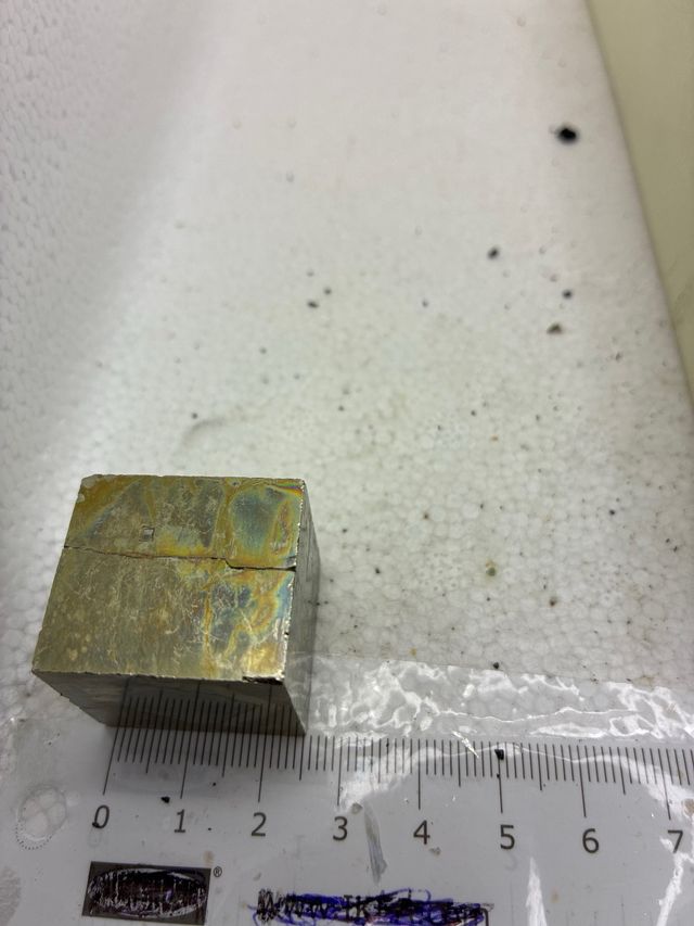 Mineral de pirita cúbica