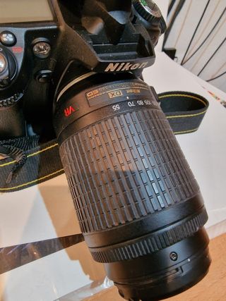 Cámara Nikon D90 + Objetivo 55-200mm VR DX