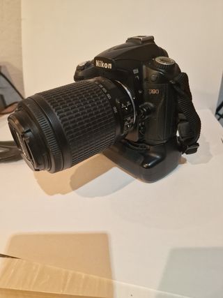 Cámara Nikon D90 + Objetivo 55-200mm VR DX