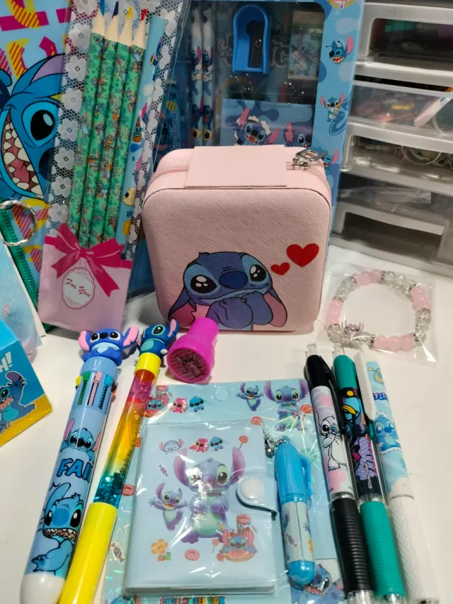 Lote de papelería y accesorios de Stitch