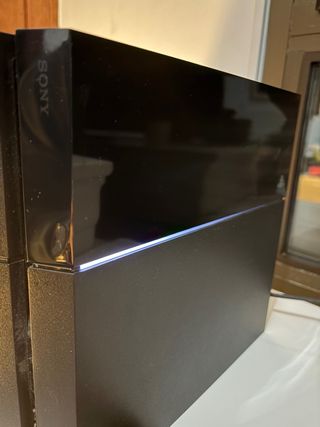 PS4 (PlayStation 4) Negra + dos mandos