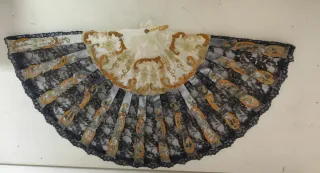 Abanico antiguo encaje negro y dorado