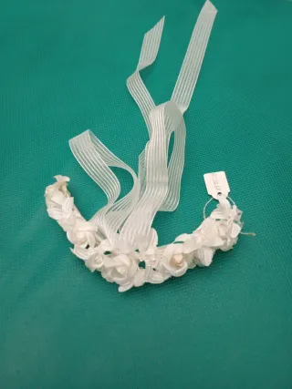 Tocado flores tela blanco (Mod. 12)