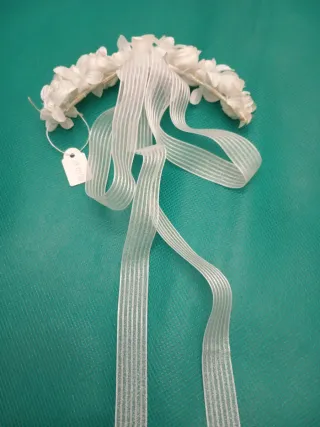 Tocado flores tela blanco (Mod. 12)