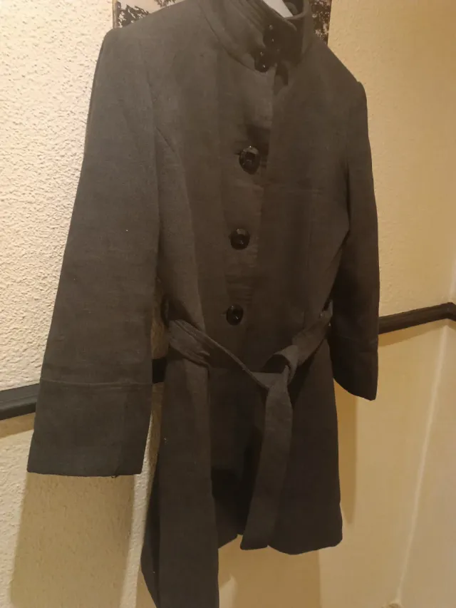 Abrigo de invierno gris