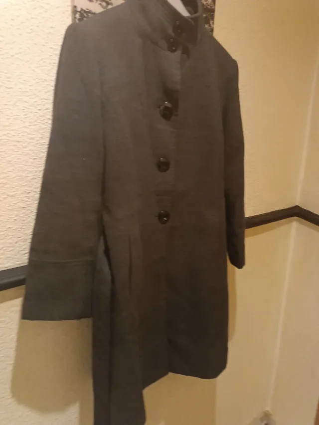 Abrigo de invierno gris