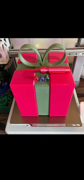 Caja de regalo broma con tornillos