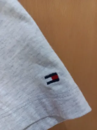 Camiseta Tommy Hilfiger gris talla 176
