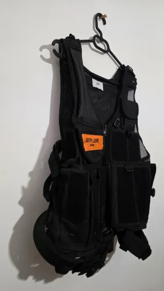 Chaleco Táctico Edición Limitada Sixth June