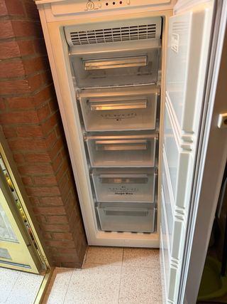 Congelador vertical 140x50