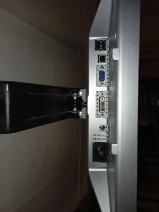 Monitor Dell Negro 17''.