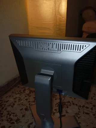 Monitor Dell Negro 17''.