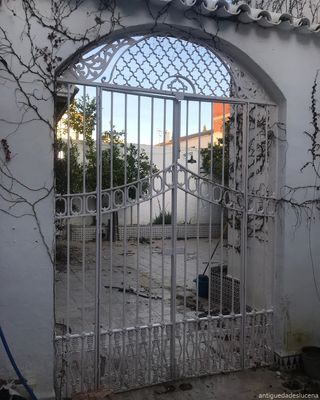 CANCELA: Elegante cancela de dos hojas