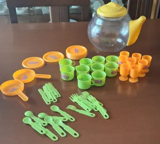 Set Tazzine Plastica + Teiera Giocattolo