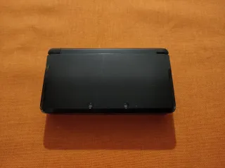 Nintendo 3DS con Banca Pokémon e Pokétrasferitore