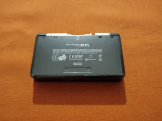 Nintendo 3DS con Banca Pokémon e Pokétrasferitore