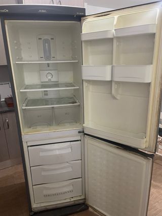 Frigorífico THOR TFC 330 NFI