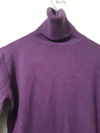 Jersey cuello alto morado