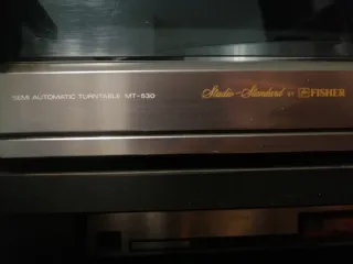 Equipo de música con tocadiscos y mueble