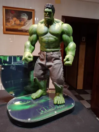 Figura Hulk 40 cm semi-rígida.