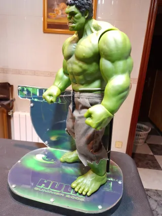 Figura Hulk 40 cm semi-rígida.