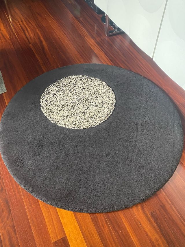 Tapete redondo com design moderno