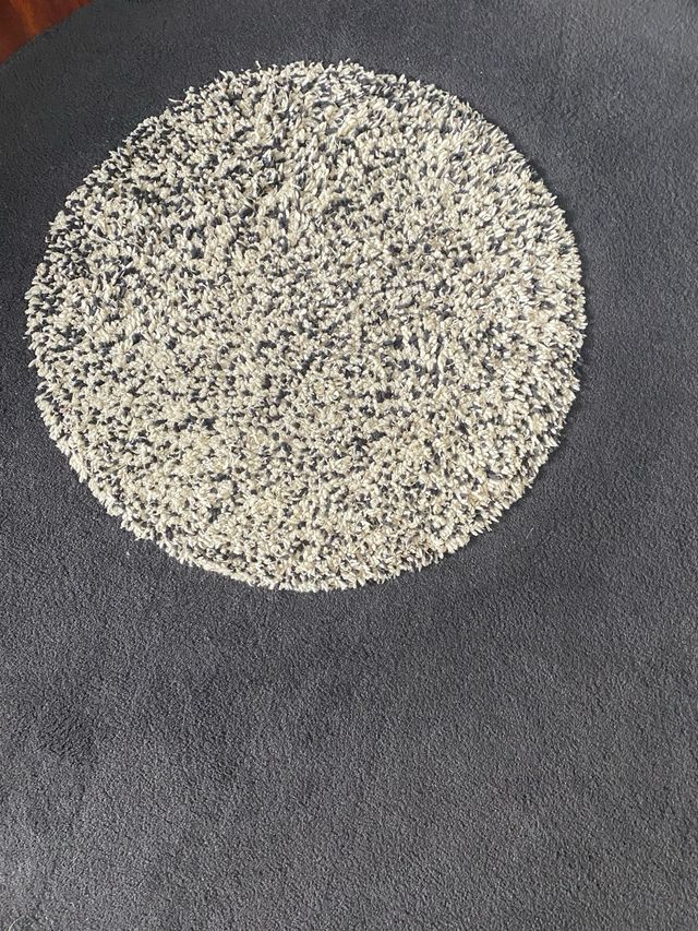 Tapete redondo com design moderno