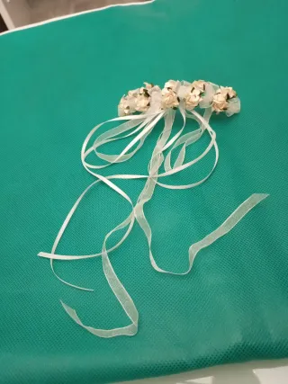 Tocado flores tela beige y blanco (Mod. 13)