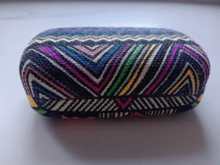 Cajita portalentes de contacto diseño étnico