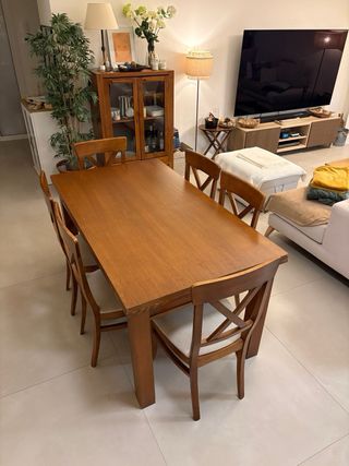 Tavolo da pranzo in legno massello e sedie abbinate