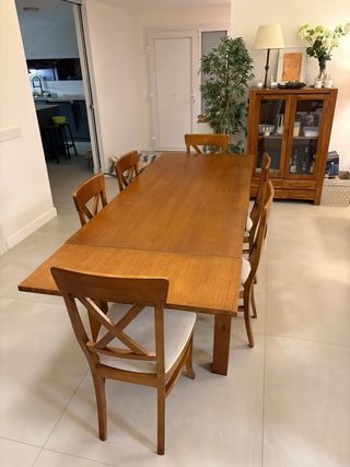 Tavolo da pranzo in legno massello e sedie abbinate