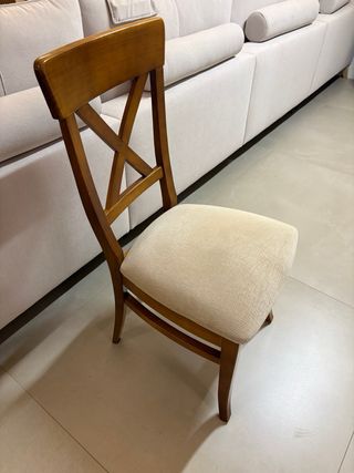 Tavolo da pranzo in legno massello e sedie abbinate