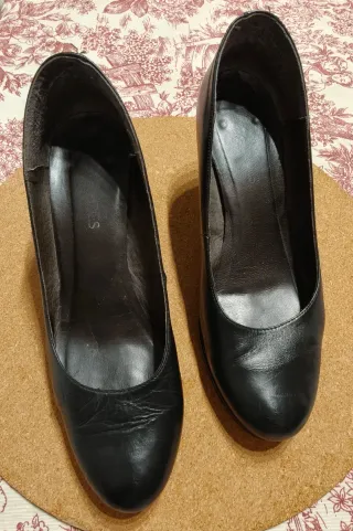 Zapatos de tacón negros para mujer