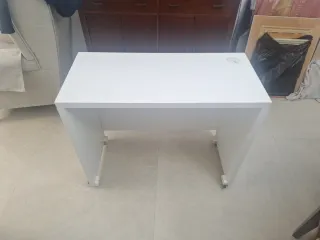 Mesa de estudio blanca