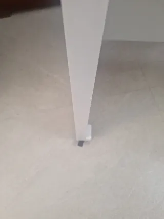 Mesa de estudio blanca