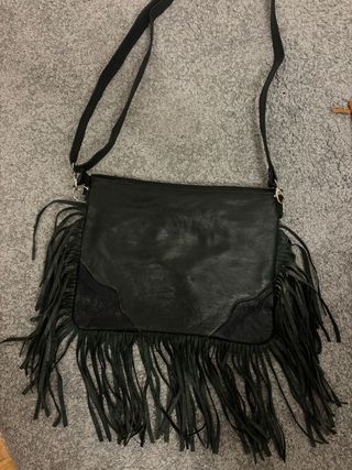 Bolso tipo clutch de piel negra