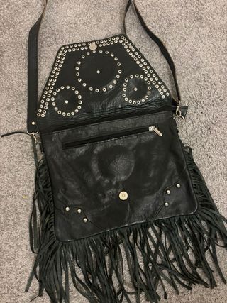 Bolso tipo clutch de piel negra