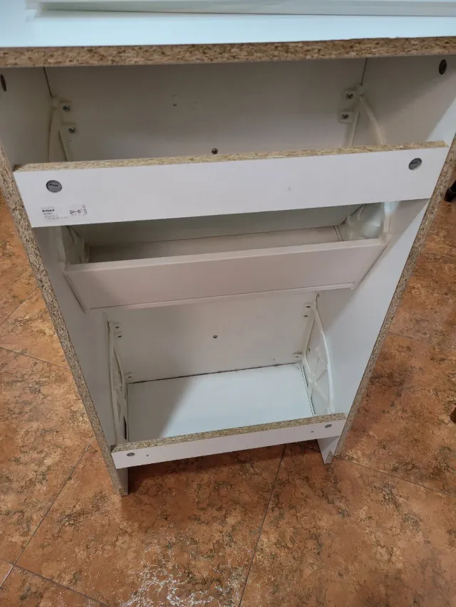 Zapatero de madera blanco