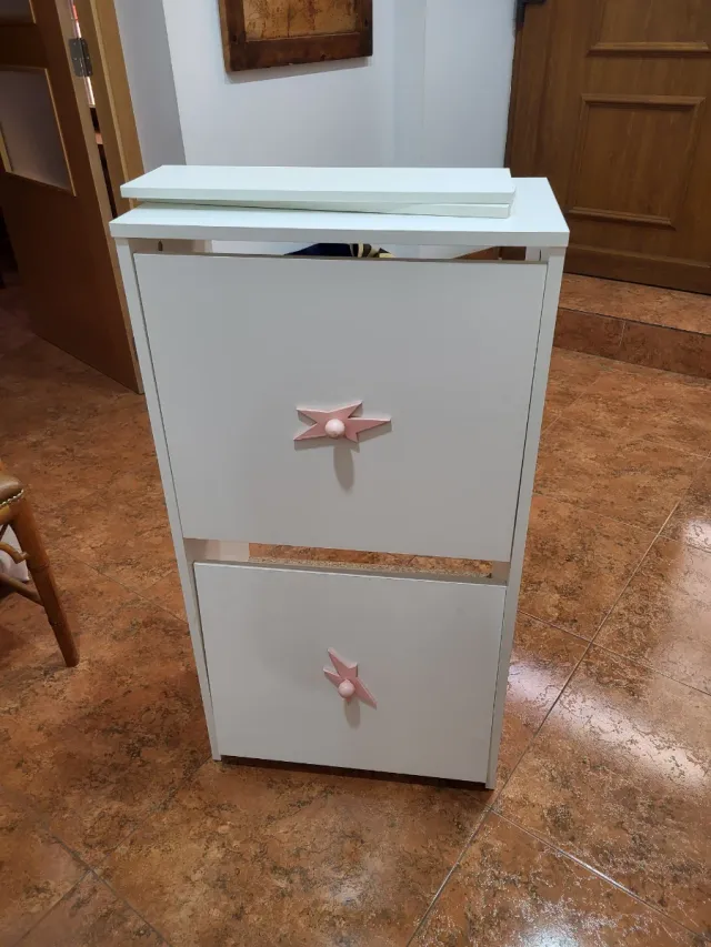 Zapatero de madera blanco