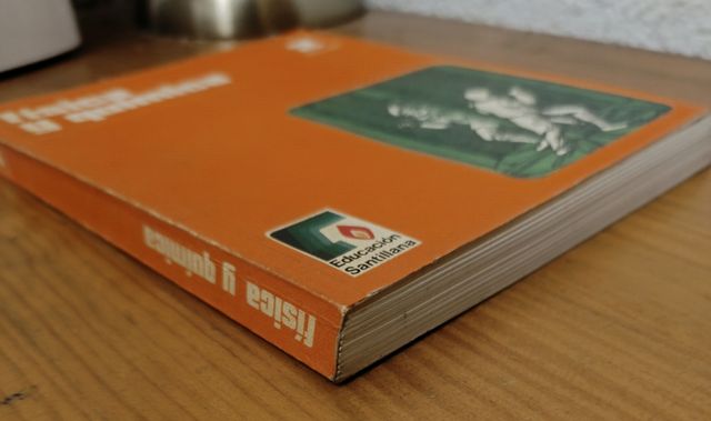 Física y química. Libro escolar antiguo